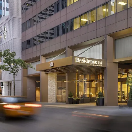 By Marriott Downtown Magnificent Mile 3* Chicago