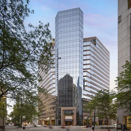 Hotel By Marriott Downtown Magnificent Mile