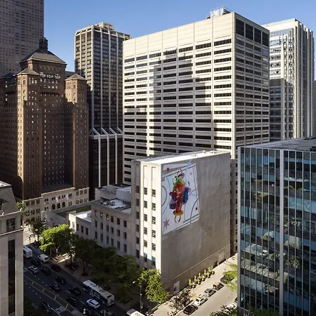 By Marriott Downtown Magnificent Mile 3*