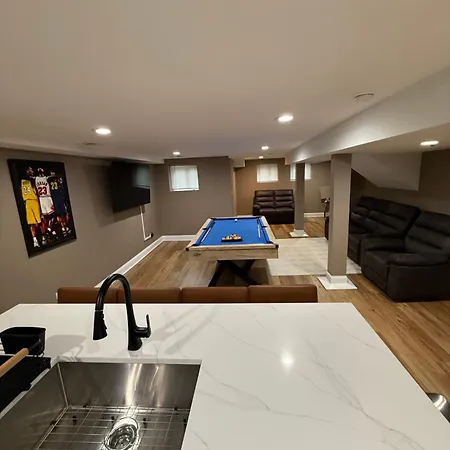 Luxury 9 Bedroom Mins From Downtown And The Chicago