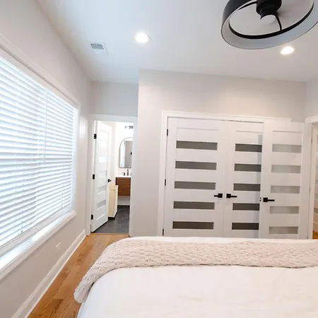 Luxury 9 Bedroom Mins From Downtown And The Villa