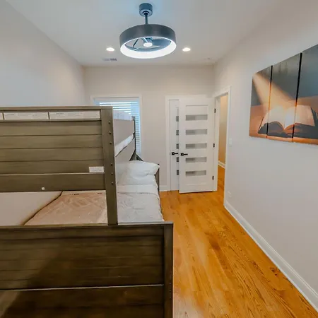 Luxury 9 Bedroom Mins From Downtown And The Villa