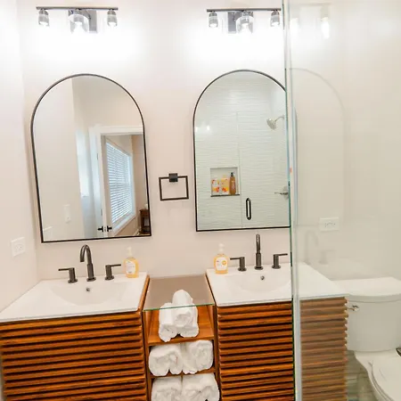 Villa Luxury 9 Bedroom Mins From Downtown And The *