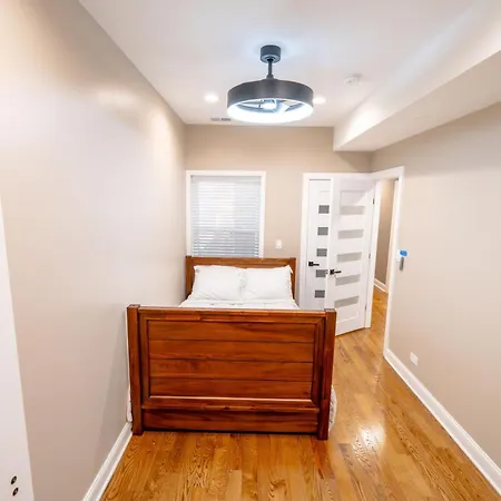 Luxury 9 Bedroom Mins From Downtown And The Chicago