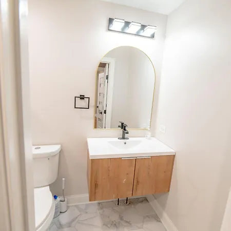 Luxury 9 Bedroom Mins From Downtown And The Chicago