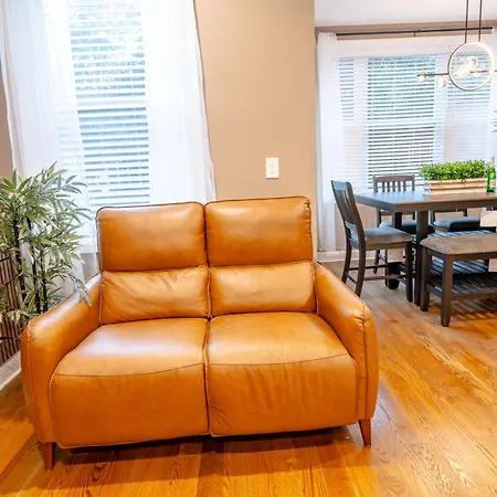 Luxury 9 Bedroom Mins From Downtown And The *