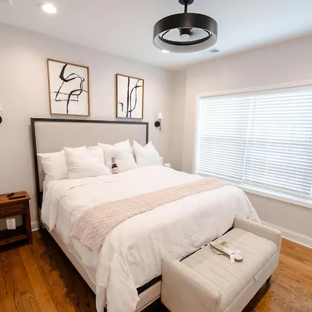 Luxury 9 Bedroom Mins From Downtown And The *