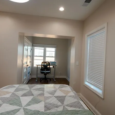 Luxury 9 Bedroom Mins From Downtown And The Chicago