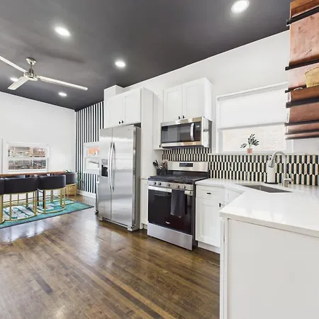 The Wrigleyville Art Deco Executive Garage *