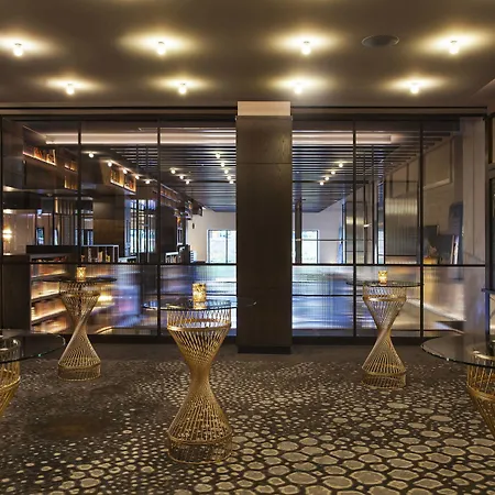 Emc2, Autograph Collection Chicago