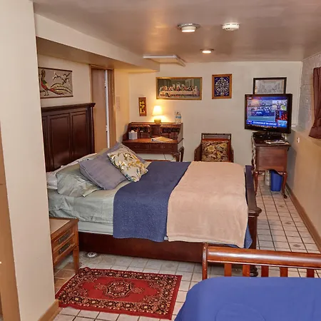 Ray's Bucktown Bed & Breakfast
