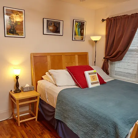 Ray's Bucktown Bed & Breakfast 3*