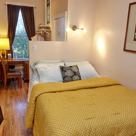 Ray's Bucktown Bed & Breakfast Chicago