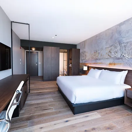 Resort The & Athletic Club At Midtown Chicago