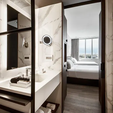 Resort The & Athletic Club At Midtown Chicago
