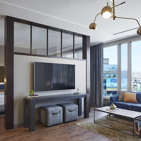 Zachary, Chicago, A Tribute Portfolio Hotel 4*