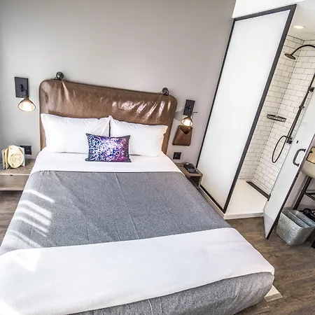 Hotel Moxy Downtown 3*