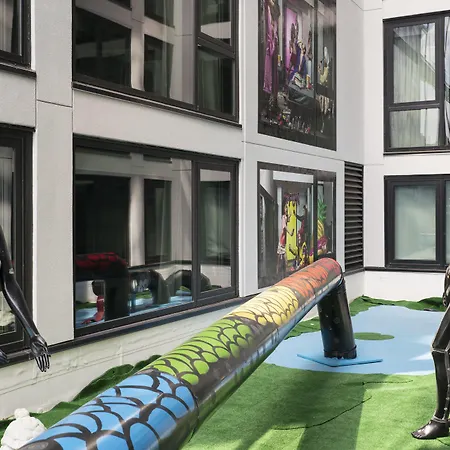 Moxy Downtown Hotel Chicago