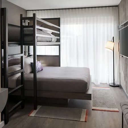 Hotel Moxy Downtown