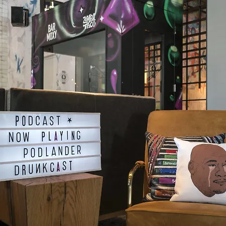 Moxy Downtown 3*
