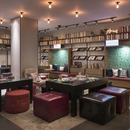 Hotel Moxy Downtown