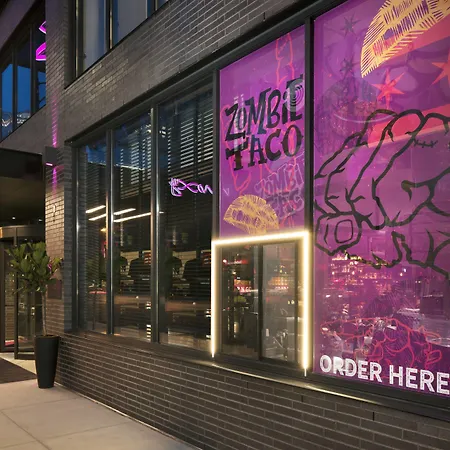 Hotel Moxy Downtown Chicago