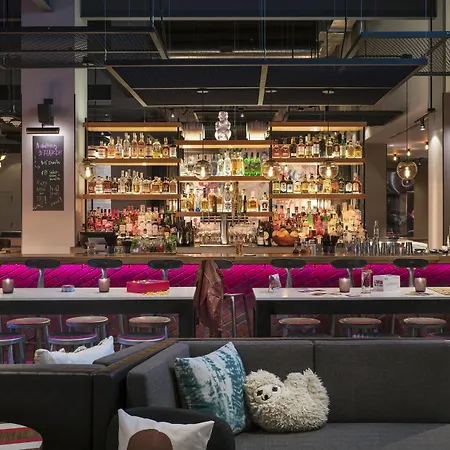 Hotel Moxy Downtown 3*