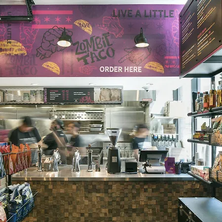 Hotel Moxy Downtown 3*