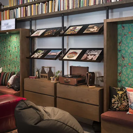 Moxy Downtown 3* Chicago
