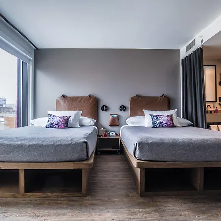 Moxy Downtown Chicago