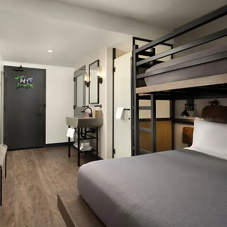 Moxy Downtown