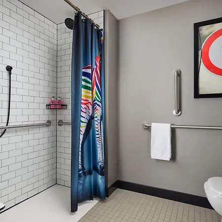 Moxy Downtown 3*