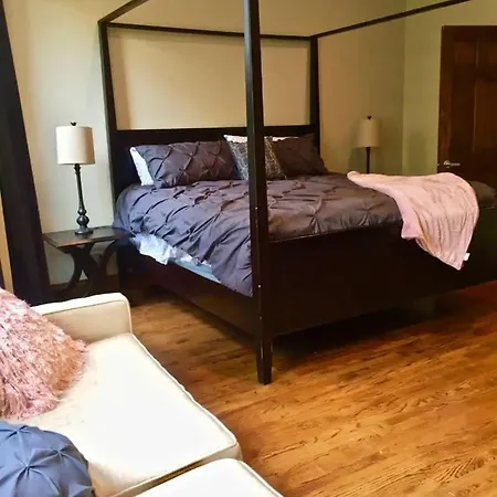 Gorgeous Wrigley Greystone Holiday home Chicago