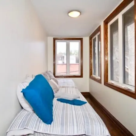 Gorgeous Wrigley Greystone Holiday home Chicago