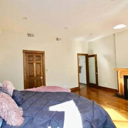 Holiday home Gorgeous Wrigley Greystone Chicago
