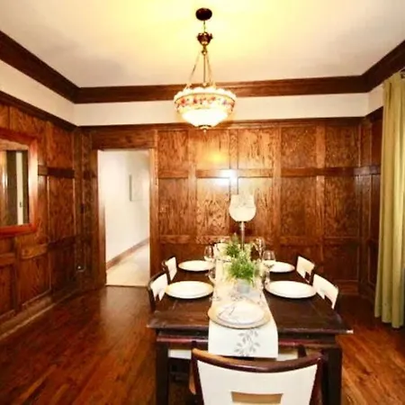 Gorgeous Wrigley Greystone Holiday home Chicago