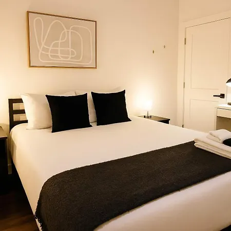 Apartment Stylish 4br Stay-prime Location - State Rep