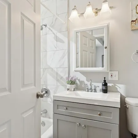 Elegant Escape Minutes From Downtown & Uic