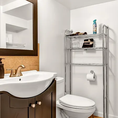 Stylish Garden-level 2br: Quiet Neighborhood Apartment Chicago