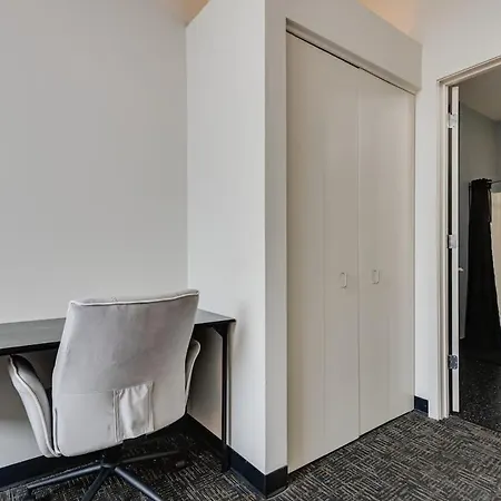 West Loop - Views With In & Out Parking 4 *