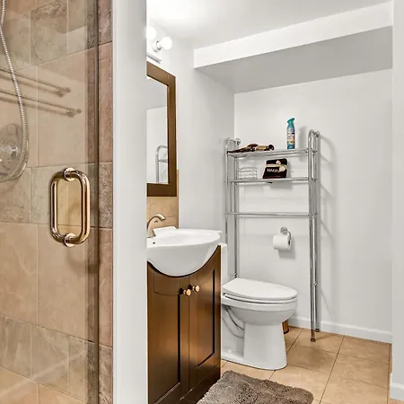 Apartment Stylish Garden-level 2br: Quiet Neighborhood *