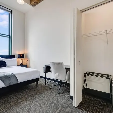 West Loop - Views With In & Out Parking 4 Apartment Chicago