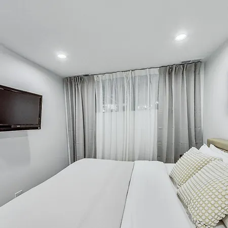 Apartment East Lincoln Park Gem Spacious 4 Br