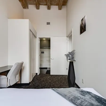 West Loop - Views With In & Out Parking 4 Apartment *