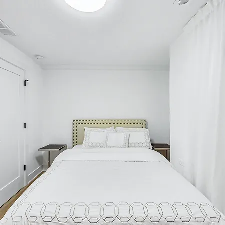 Apartment East Lincoln Park Gem Spacious 4 Br Chicago