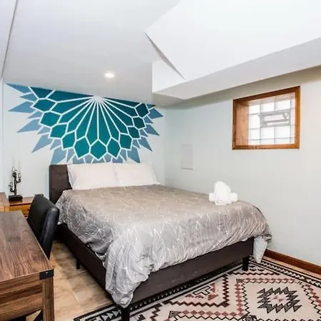Stylish Garden-level 2br: Quiet Neighborhood Apartment *