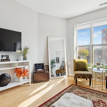 Elegant Escape Minutes From Downtown & Uic Chicago