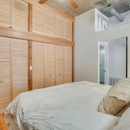 Extended Stay: Walk To Uic Campus & Train! *