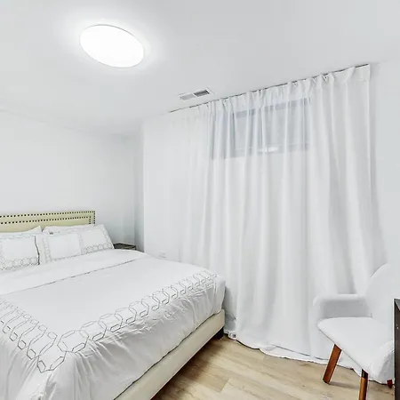 Apartment East Lincoln Park Gem Spacious 4 Br *