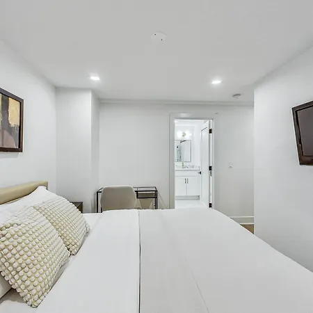 East Lincoln Park Gem Spacious 4 Br Chicago